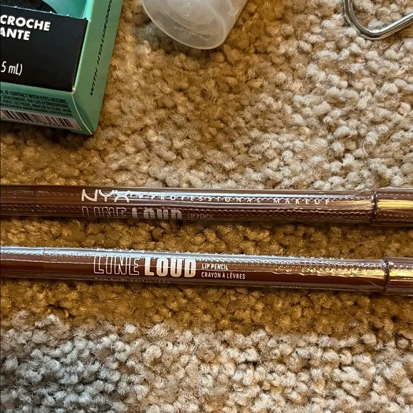 Assorted Beauty and Fragrance Set - Picture 3 of 7